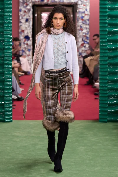 Look 18